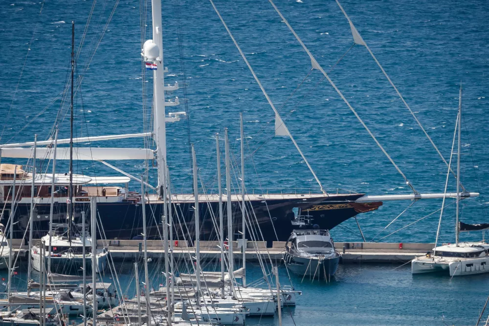 Bezosova jadrnica v Marini Kaštela. Foto: Pixsell / Foto: Zvonimir Barisin/pixsell