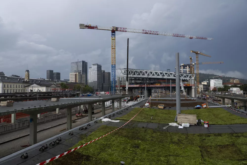 Nadgrajena železni&scaron;ka postaja bo imela sedem novih peronov z nadstre&scaron;ki