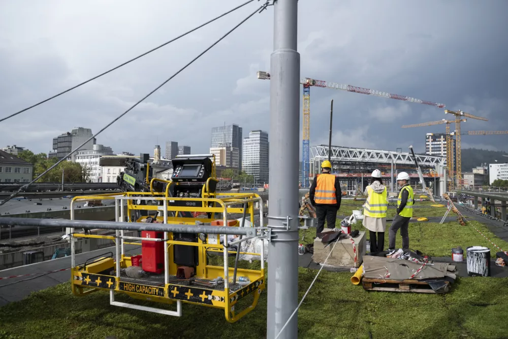 Nadgrajena železni&scaron;ka postaja bo imela sedem novih peronov z nadstre&scaron;ki