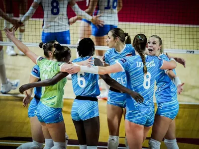 Slovenske odbojkašice na svetovnem prvenstvu na Tajskem. Foto: Odbojkarska zveze Slovenije