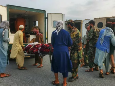 Taliban soldiers and civilians carry earthquake victims to an ambulance at an airport in Jalalabad, Afghanistan, September 1, 2025. REUTERS/Stringer