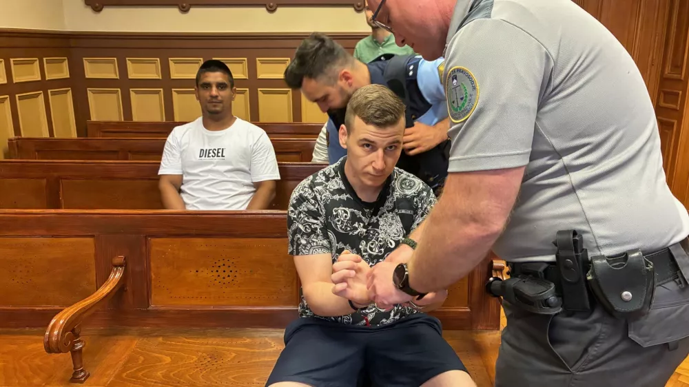 “​Skrivališče”​ je razkril napadeni