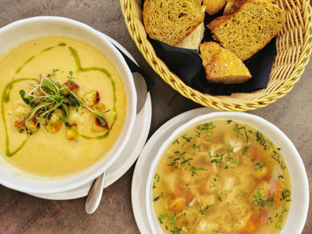 Cvetačna in piščančja juha, Gostilna Jasna Kranjska Gora