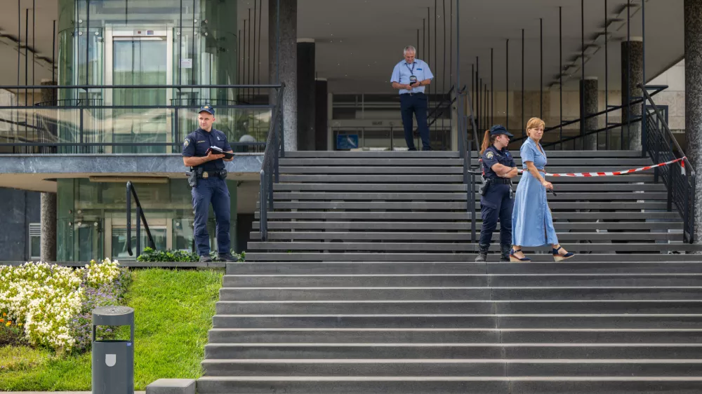 Zagreb, grožnja z bombo, mestna uprava. Foto: Pixsell