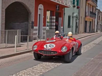 Ferrari 335 S spider scaglietti med dirko. / Foto: Istock