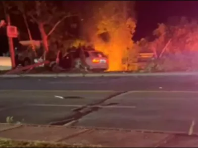 Ognjeni zublji so se hitro razširili. / Foto: Zajem Zaslona