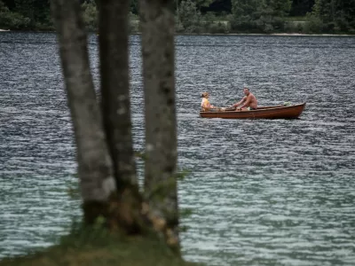 - Bohinj, kanuji, veslanje, jezero, čoln- Reportaža POLETJE //FOTO: Luka CjuhaOPOMBA: ZA OBJAVO ZA OBJAVO V PRILOGI – DNEVNIKOV OBJEKTIV - REPORTAŽA