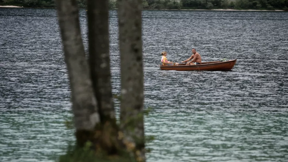 - Bohinj, kanuji, veslanje, jezero, čoln- Reportaža POLETJE //FOTO: Luka CjuhaOPOMBA: ZA OBJAVO ZA OBJAVO V PRILOGI – DNEVNIKOV OBJEKTIV - REPORTAŽA