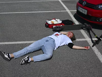 E - SKIROSKIRO SIMBOLIČNA FOTOGRAFIJAvarnost v prometu električni skiroprometna nesrečasmrt v prometupromettrčenjetrk14.05.2025 Novinarska konferenca: " Varno z e-skirojem "FOTO: Nik Erik Neubauer