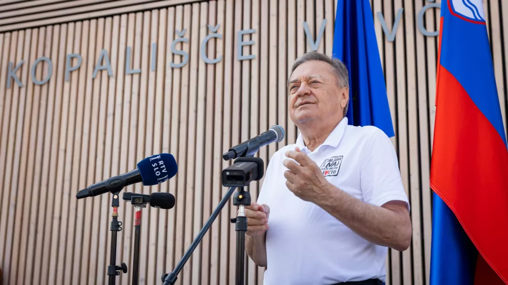 Ljubljana, Kopalisce Vevce.Odprtje prenovljenega kopalisca Vevce.Ljubljanski zupan Zoran Jankovic.