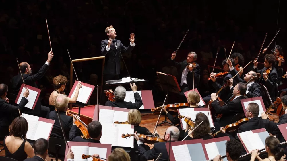 Daniel Harding, eden najbolj iskanih dirigentov današnjega časa, skupaj s svetovno znanim Orkestrom Nacionalne akademije Sv. Cecilije iz Rima.