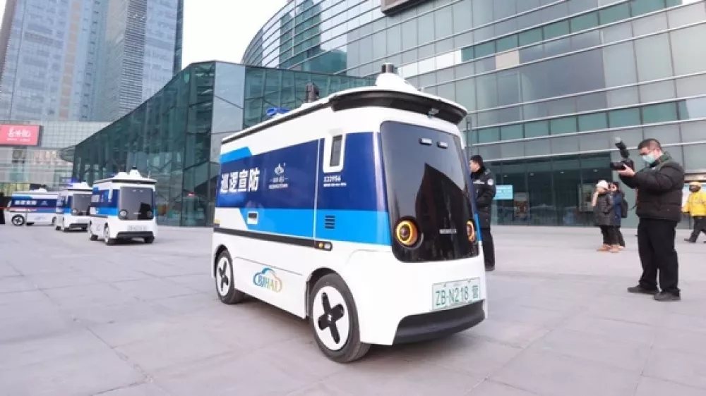 Kitajska, samovozeči policijski avto. Foto: Visual China Group