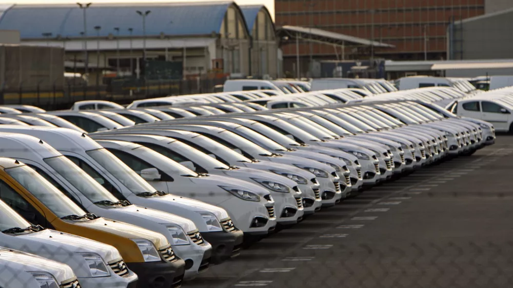 ﻿avtomobilski terminal - avtomobili- 2.9.2013 - Luka Koper, pristaniški in logistični sistem, d.d., mednarodno tovorno koprsko pristanišče,//FOTO: Tomaž Skale