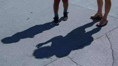 ﻿- simbolična fotografija - otroci in starši - - 01.09.2016 - Prvi šolski dan v novem šolskem letu 2016/17 - okoli 175.000 osnovnošolcev, od tega prvič šolski prag prestopilo 22.293 prvošolcev, kar je največja generacija prvošolčkov v zadnjih 19 letih - prvošolci - osnovnošolci - šolstvo -   ..//FOTO: Maja Marko