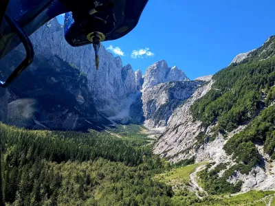 Reševalni helikopter, policijski helikopter, nesreča v gorah, gorska nesreča, gore, GRZS, reševanjeFoto: PU Kranj