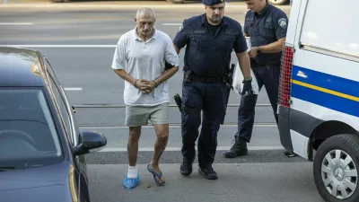 Roberta R. so tako privedli na zaslišanje glede nasilne smrti njegove žene. Razkosano truplo so našli v domači greznici.