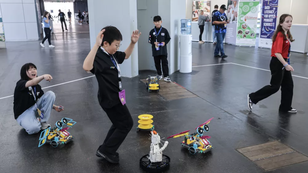 Ljubljana gosti prvo odprto prvenstvo v robotiki