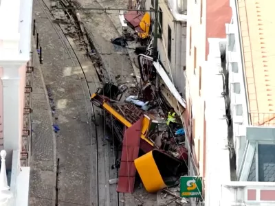 A drone view shows the site of the accident after Gloria Funicular railway car, a popular tourist attraction, derailed and crashed, resulting in multiple casualties, according to authorities, in Lisbon, Portugal, September 4, 2025. REUTERS TV/via REUTERS. PORTUGAL OUT. NO COMMERCIAL OR EDITORIAL SALES IN PORTUGAL
