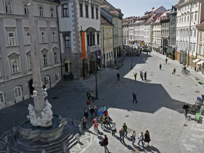 - ilustrativna fotografija - Mestni trg v Ljubljani, Magistrat//FOTO: Tomaž Skale