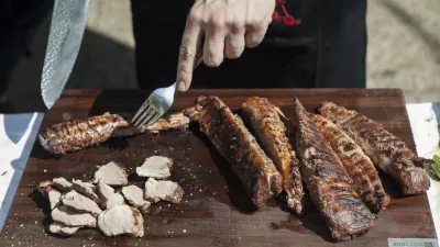 ﻿- simbolična fotografija - pečeno meso - - 30.05.2015 - Akademija peke na žaru - Gurmanska KOBE akademija, kulinarika - gastronomija - hrana - žar - roštilj - kuharstvo///FOTO: Luka Cjuha