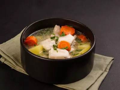 Ukha is Russian Fish Soup, With Potato and Carrot. / Foto: Sri Widyowati