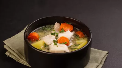 Ukha is Russian Fish Soup, With Potato and Carrot. / Foto: Sri Widyowati