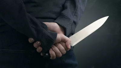 Medtem ko je Helle Christensen ležala na postelji, je njen partner zagrabil nož in ji prerezal grlo. Foto: Reuters