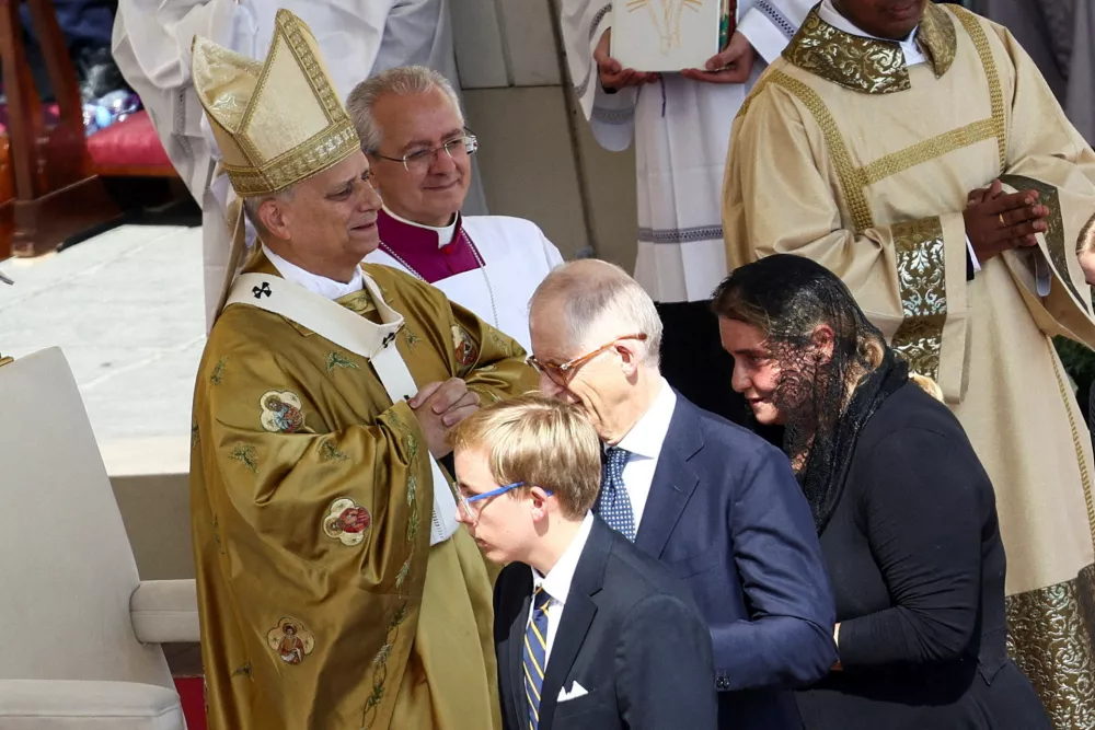 Antonia Salzano, mother of Carlo Acutis, a British-born Italian boy who will become the first millennial to be made a Catholic saint, attends a Holy Mass lead by Pope Leo XIV for the canonisation of Acutis and Pier Giorgio Frassati, in St. Peter's Square at the Vatican, September 7, 2025. REUTERS/Guglielmo Mangiapane   TPX IMAGES OF THE DAY
