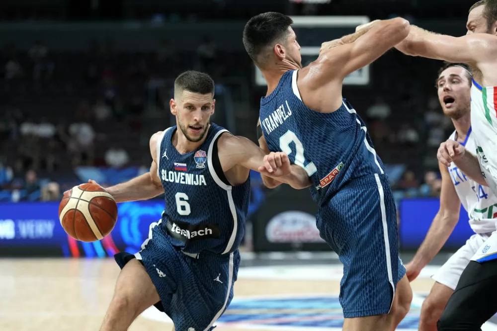 Basketball - FIBA EuroBasket 2025 - Round of 16 - Italy v Slovenia - Xiaomi Arena, Riga, Latvia - September 7, 2025 Slovenia's Aleksej Nikolic in action REUTERS/Ints Kalnins