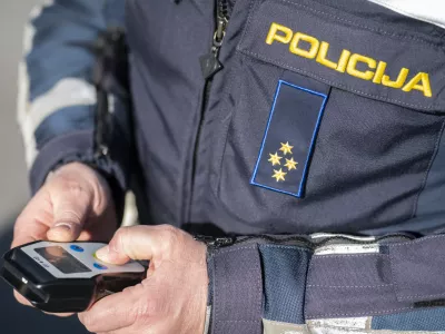 prometni nadzorpolicija - simbolična fotografijaprometna policijavarnost v prometupolicija na motorjihmotoristična policijaprehitri voznikiavtocestna policijaalkotestalkohol v prometu08.04.2025 Policijski nadzor, počivališče PovodjeFOTO: Nik Erik Neubauer