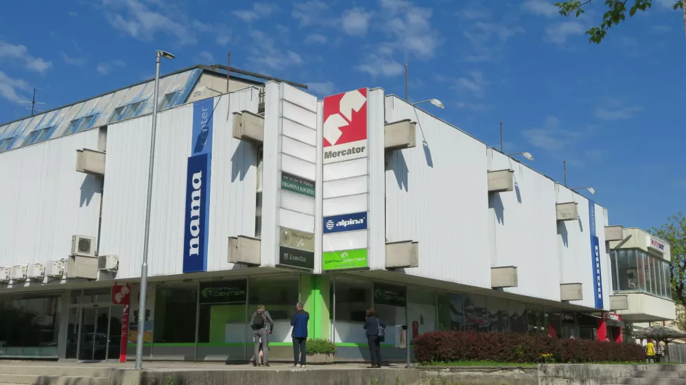 Kočevsko Namo bodo v letu in pol prenovili ter v njej med drugim uredili okoli 40 stanovanj. F Dragana Stanković