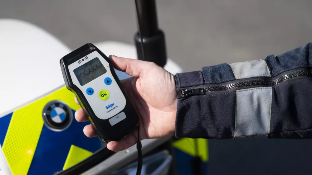 prometni nadzorpolicija - simbolična fotografijaprometna policijavarnost v prometupolicija na motorjihmotoristična policijaprehitri voznikiavtocestna policijaalkotestalkohol v prometu08.04.2025 Policijski nadzor, počivališče PovodjeFOTO: Nik Erik Neubauer