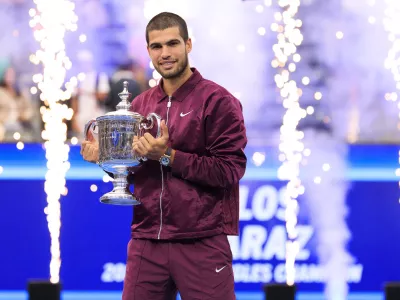 07 September 2025, US, New York: Spanish tennis player Carlos Alcaraz celebrates by holding the trophy after winning the final match against Italy's Jannik Sinner during the 2025 US Open tennis tournament at USTA Billie Jean King National Tennis Center. Photo: Javier Rojas/PI via ZUMA Press Wire/dpa
