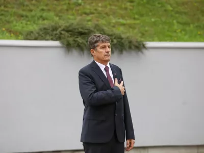 Borut Sajovic minister za obrambo8.10.2024 - prihod novoimenovanega ministra za obrambo Boruta Sajovica pred ministrstvo za obrambo in sprejem z vojaškimi častmi - ministrstvo za obramboFOTO: Luka Cjuha