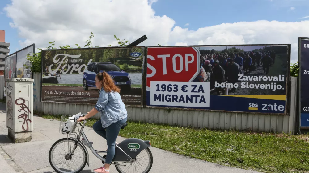 ﻿- 17.05.2018 – – Parlamentarne volitve 2018 - predvolilni jumbo plakat SDS z napisom Stop migrantom -   //FOTO: Luka Cjuha.