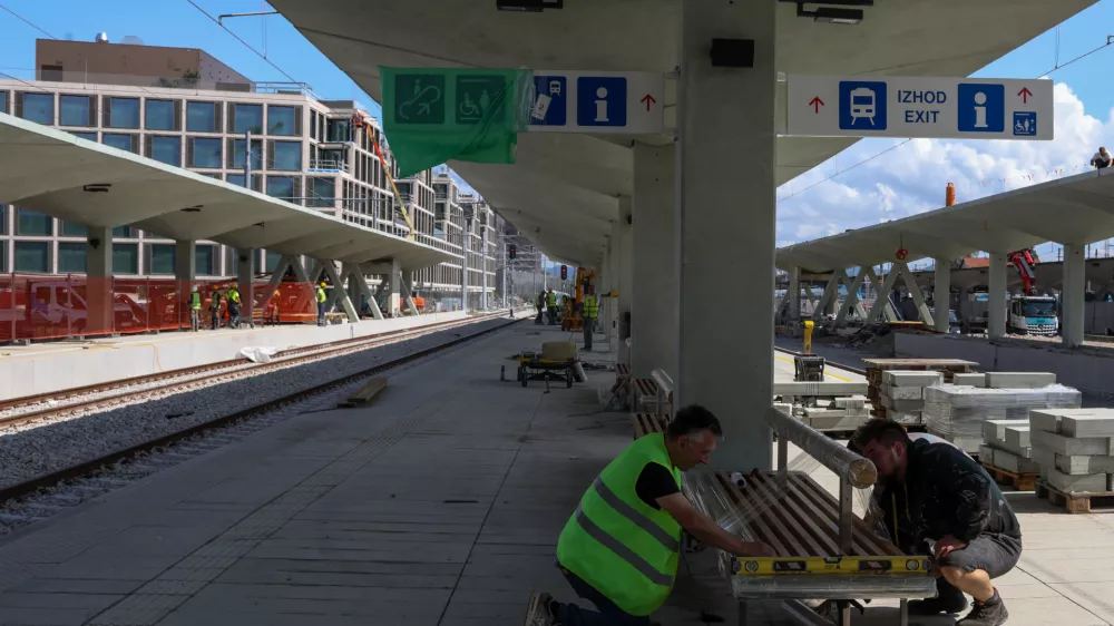 V uporabi novi peroni na glavni železniški postaji Ljubljana
