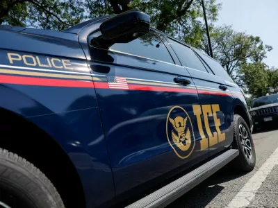 An Immigration and Customs Enforcement (ICE) vehicle is parked outside the Cook County Courthouse, where Fox News was doing a ride-along on their operations in Chicago, after U.S. President Donald Trump ordered an increased federal law enforcement presence and immigration enforcement actions by the Department of Homeland Security, in Chicago, U.S., September 8, 2025. REUTERS/Octavio Jones