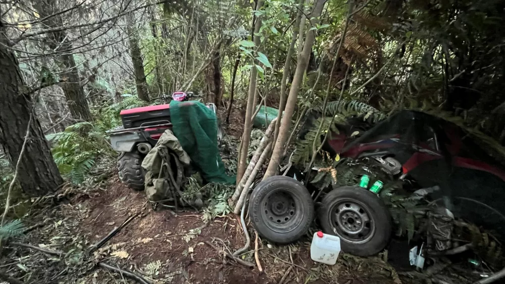 A makeshift campsite where New Zealand father Tom Phillips, who had been on the run with his three children since late 2021, was hiding with them prior to his fatal shooting on Monday, in a location given as Te Anga Road, Waitomo, New Zealand in this handout image released on September 9, 2025. New Zealand Police/Handout via REUTERS  THIS IMAGE HAS BEEN SUPPLIED BY A THIRD PARTY NO RESALES. NO ARCHIVES MANDATORY CREDIT