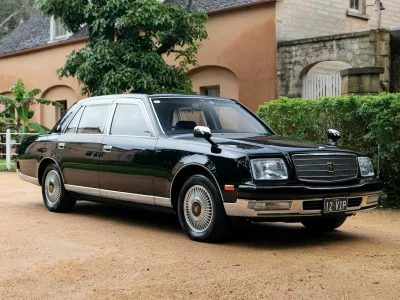 Toyota century (1967–danes): S feniksi za mir, srečo in dolgo življenje