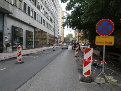 Pogosta snemanja kot moteči dejavnik: Nekateri stanovalcem ponujajo denar