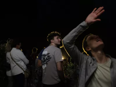 - 07.09.2025 - Krvava luna - ljudje, čakanje, opazovanje, gledanje//FOTO: Jaka Gasar / Foto: Jaka Gasar