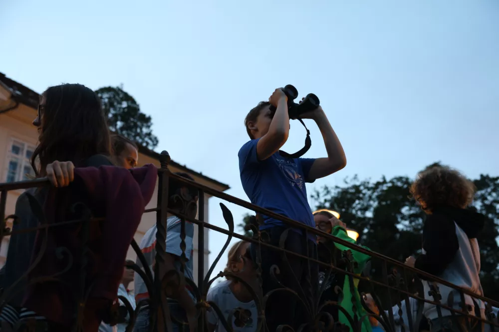 - 07.09.2025 - Krvava luna - ljudje, čakanje, opazovanje, gledanje//FOTO: Jaka Gasar / Foto: Jaka Gasar