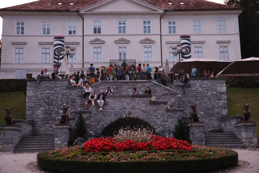 - 07.09.2025 - Krvava luna - ljudje, čakanje, opazovanje, gledanje//FOTO: Jaka Gasar / Foto: Jaka Gasar