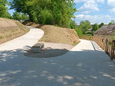 Pot spominov in tovarištva - Grba