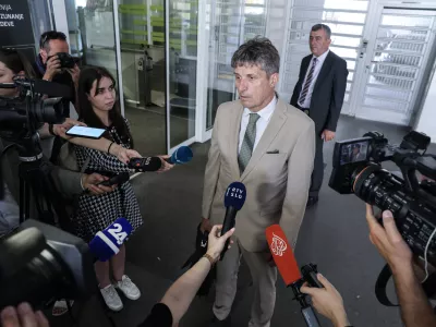 Borut Sajovic- 30.06.2025 - Koalicijski partnerji se bodo pri premierju Robertu Golobu sestali na t.i. mini koalicijskem vrhu. Golob bo po nedavnem sprejetju deklaracije o zvišanju obrambnih izdatkov članic Nata na pet odstotkov BDP do leta 2035 stranki SD in Levico, ki sta podpori dogovoru nasprotovali, podrobneje seznanil s potekom pogajanj in koraki pri pripravi akcijskega načrta glede investicij za izpolnitev ciljev na področje obrambe//FOTO: Jaka Gasar