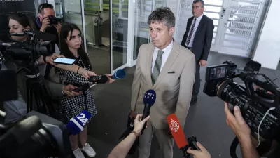 Borut Sajovic- 30.06.2025 - Koalicijski partnerji se bodo pri premierju Robertu Golobu sestali na t.i. mini koalicijskem vrhu. Golob bo po nedavnem sprejetju deklaracije o zvišanju obrambnih izdatkov članic Nata na pet odstotkov BDP do leta 2035 stranki SD in Levico, ki sta podpori dogovoru nasprotovali, podrobneje seznanil s potekom pogajanj in koraki pri pripravi akcijskega načrta glede investicij za izpolnitev ciljev na področje obrambe//FOTO: Jaka Gasar