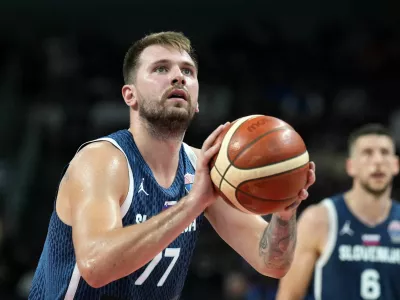 Basketball - FIBA EuroBasket 2025 - Round of 16 - Italy v Slovenia - Xiaomi Arena, Riga, Latvia - September 7, 2025 Slovenia's Luka Doncic in action REUTERS/Ints Kalnins