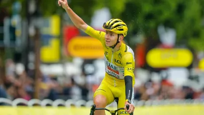 Francija, Pariz.Kolesarska dirka po Franciji, 21. etapa: Mantes-la-Ville - Pariz (132,3 km).Zmagovalec dirke po Franciji Tadej Pogacar.