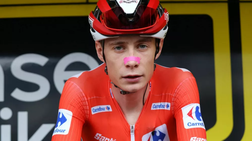 Cycling - Vuelta a Espana - Stage 11 - Bilbao to Bilbao - Bilbao, Spain - September 3, 2025 Team Visma | Lease a Bike's Jonas Vingegaard wearing the red jersey ahead of stage 11 REUTERS/Pankra Nieto