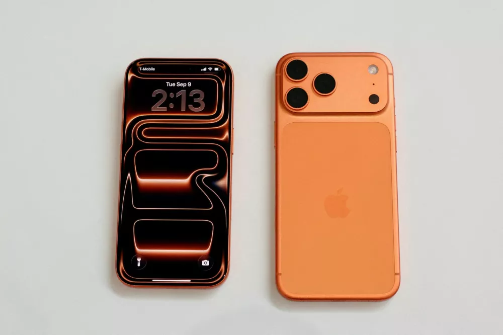 iPhones 17 Pro are displayed during Apple's event at the Steve Jobs Theater in Cupertino, California, U.S. September 9, 2025. REUTERS/Manuel Orbegozo